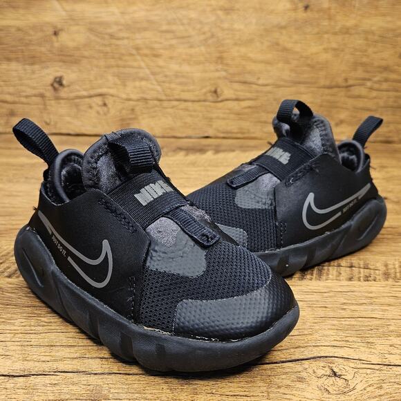Nike Flex Runner 2 Triple Black slip on sneaker size 6 childs - Picture 1 of 9